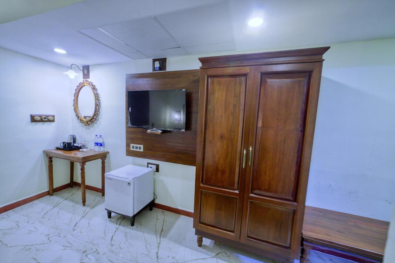 Hotel Windsor Castle Salem Bagian luar foto