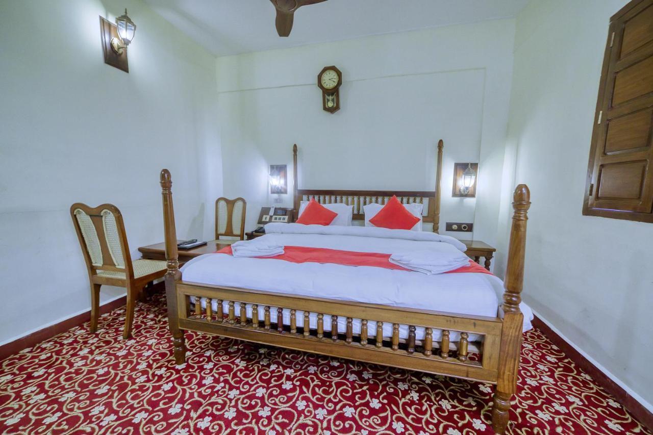 Hotel Windsor Castle Salem Bagian luar foto