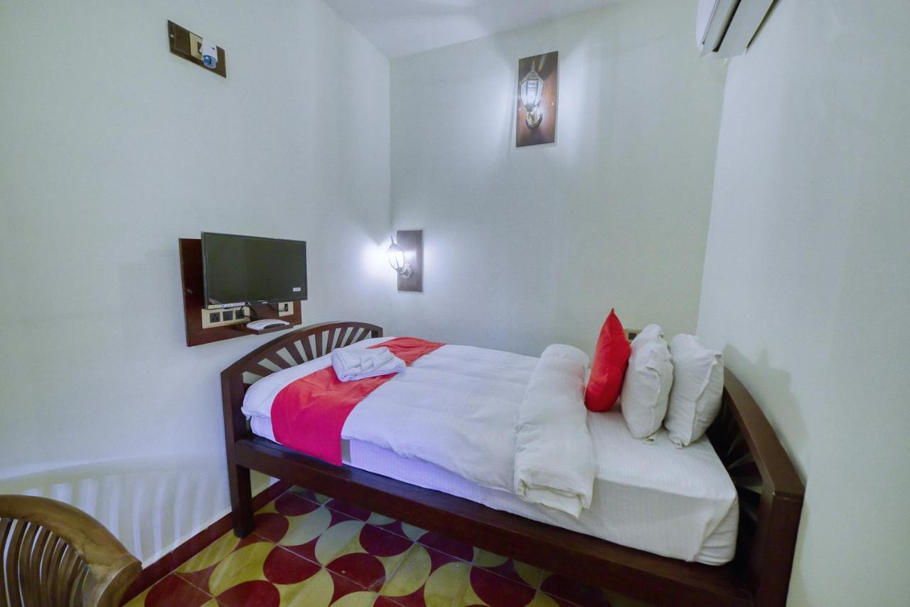 Hotel Windsor Castle Salem Bagian luar foto