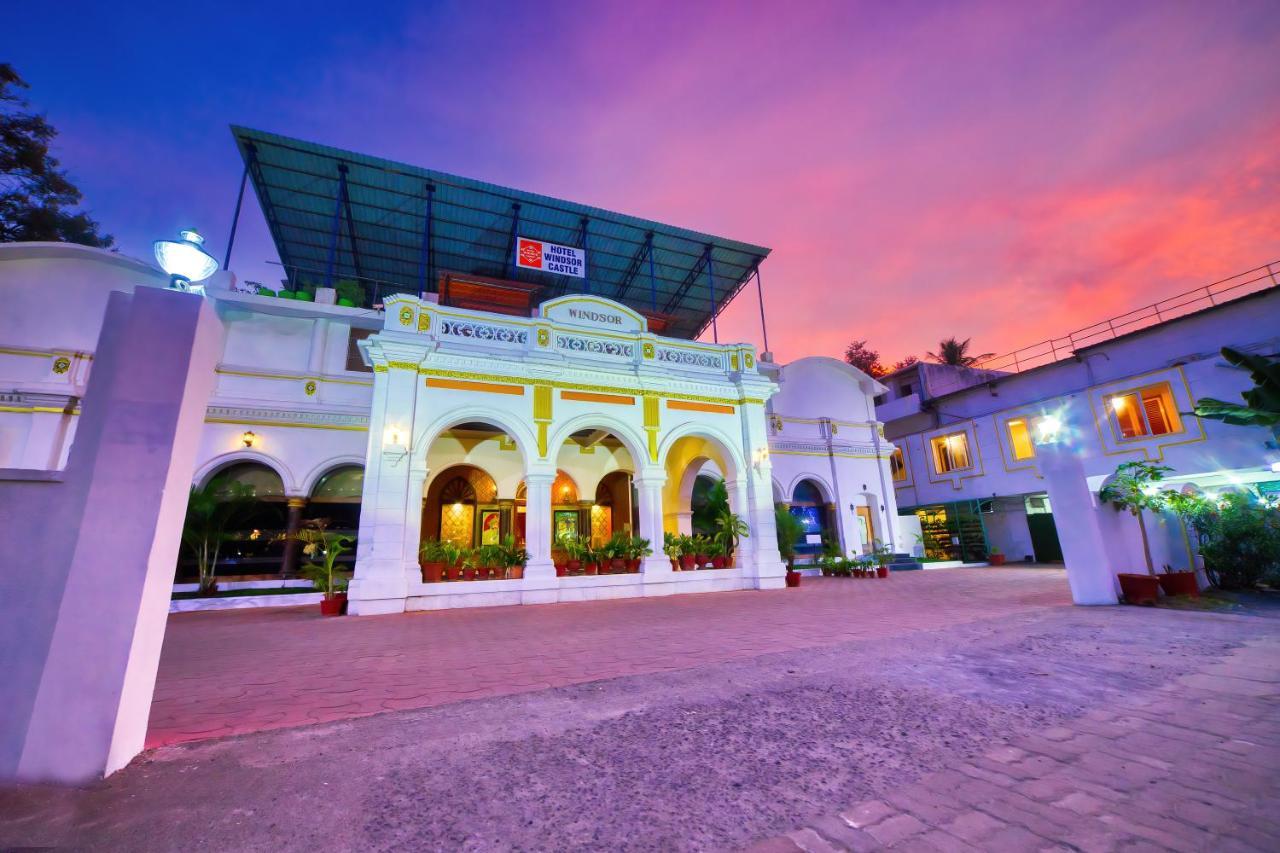 Hotel Windsor Castle Salem Bagian luar foto
