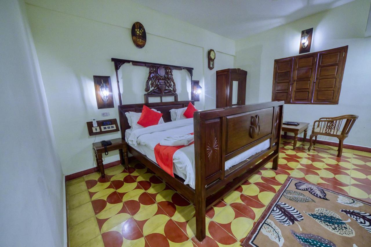 Hotel Windsor Castle Salem Bagian luar foto