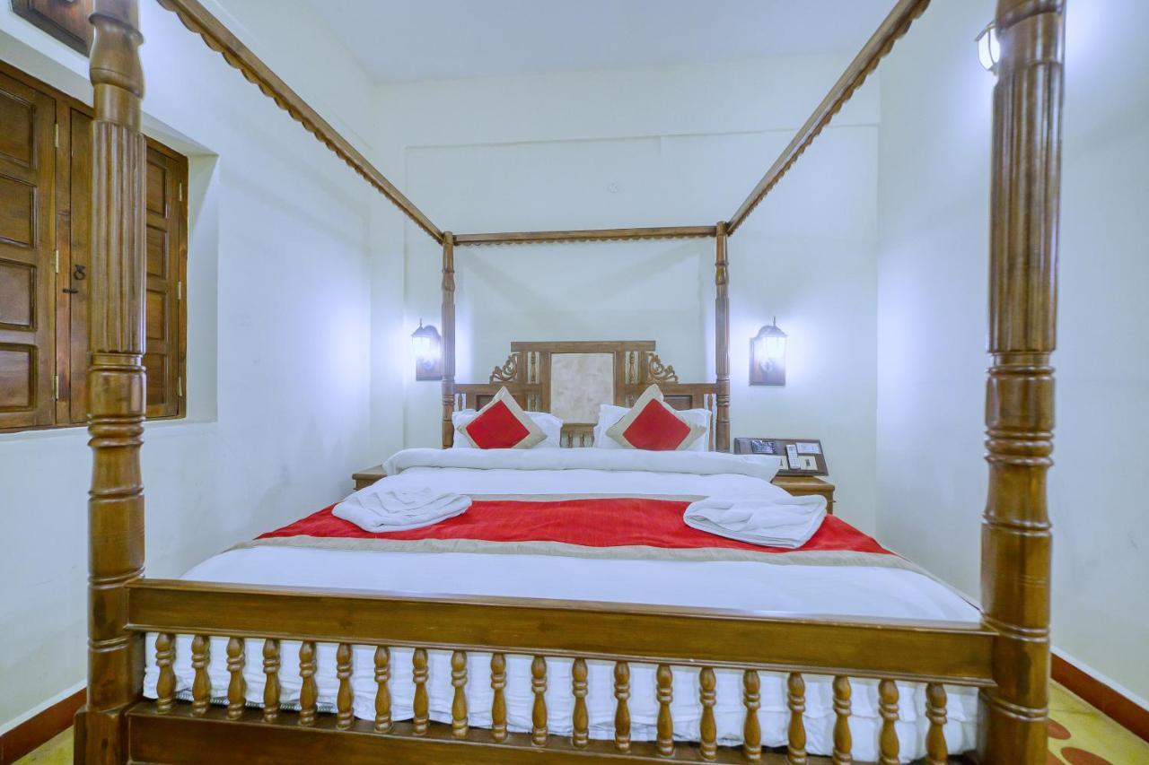 Hotel Windsor Castle Salem Bagian luar foto