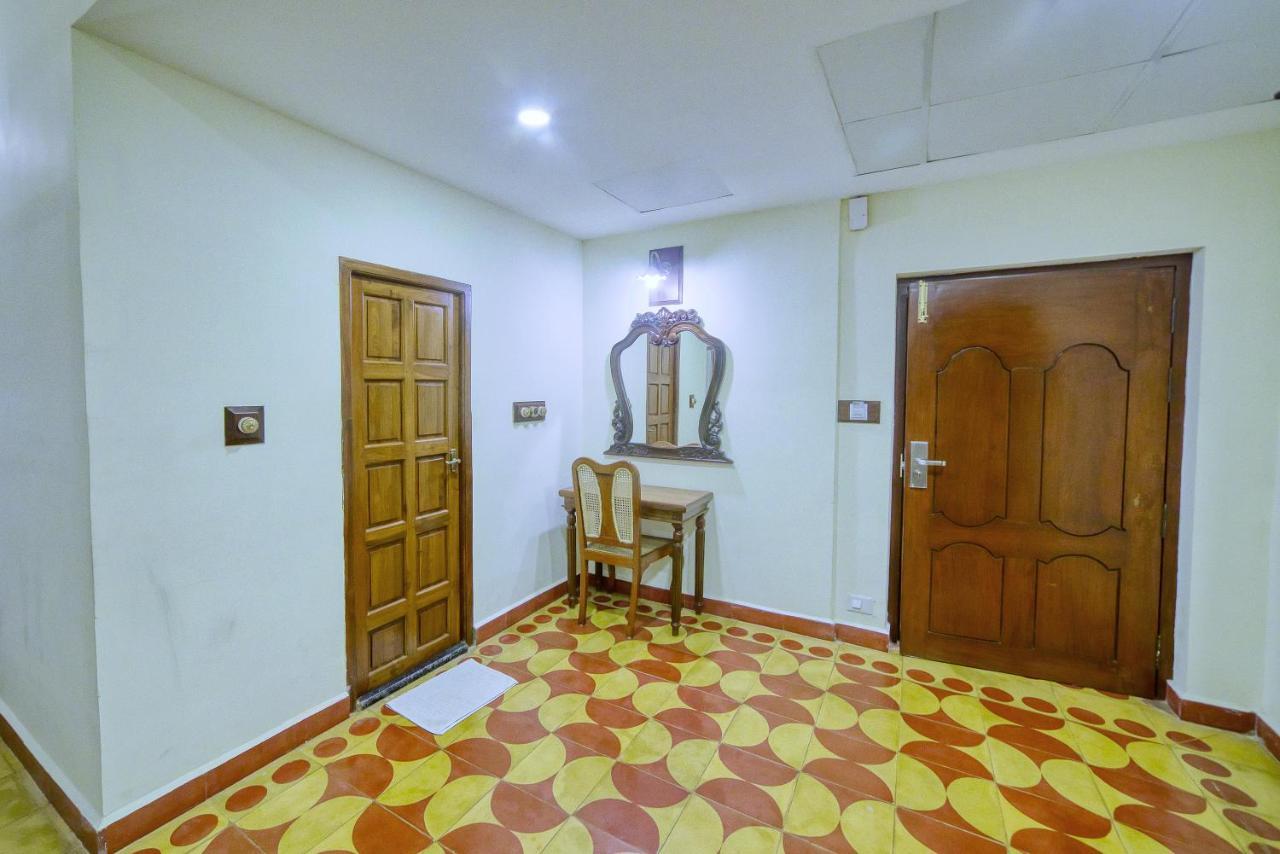 Hotel Windsor Castle Salem Bagian luar foto