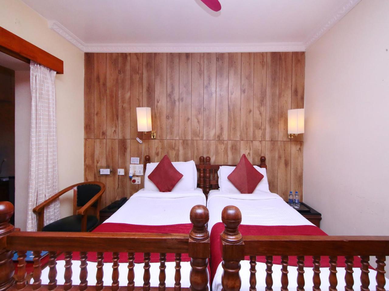 Hotel Windsor Castle Salem Bagian luar foto