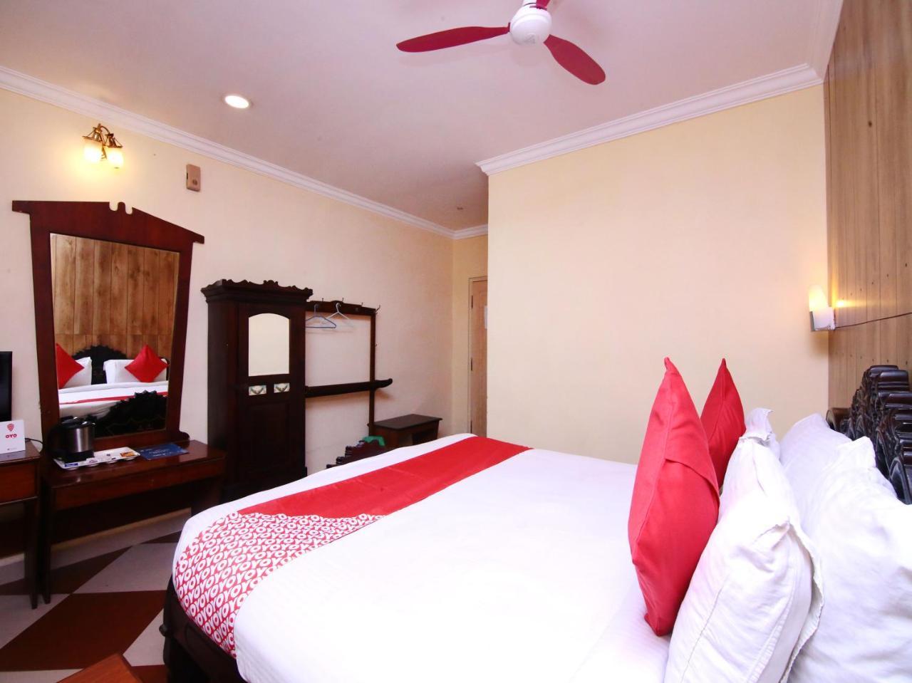 Hotel Windsor Castle Salem Bagian luar foto